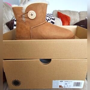 New UGG Bailey Button II